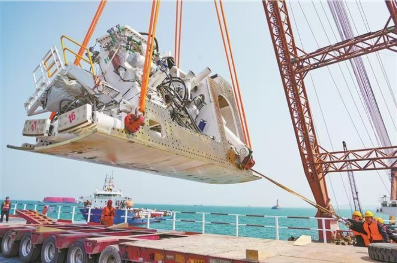 廈門(mén)日報：廈金大橋（廈門(mén)段）項目“廈金號”盾構機部件就位